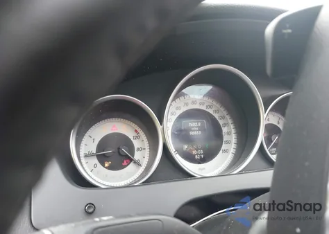 2014 Mercedes-Benz C 250 z USA, uszkodzony, nr VIN WDDGJ4HB1EG163012